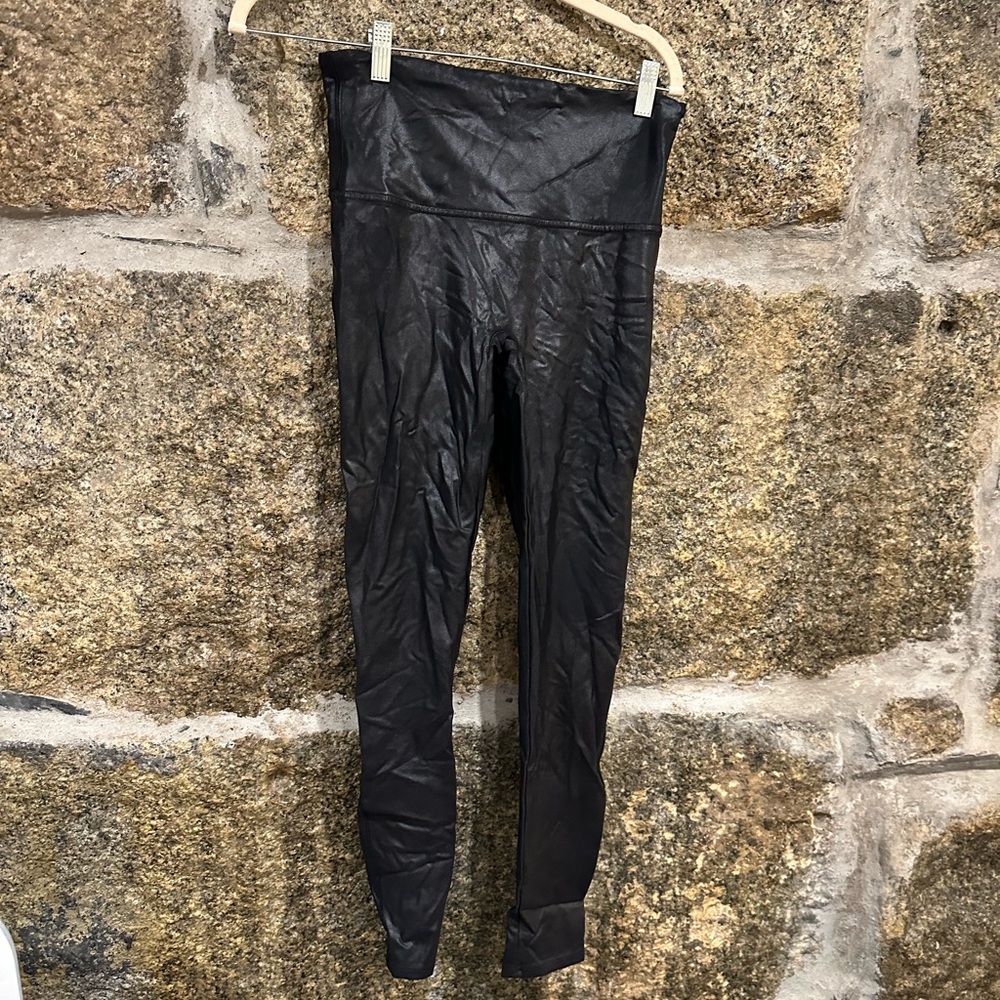 SPANXshape™ Faux Leather
Leggings